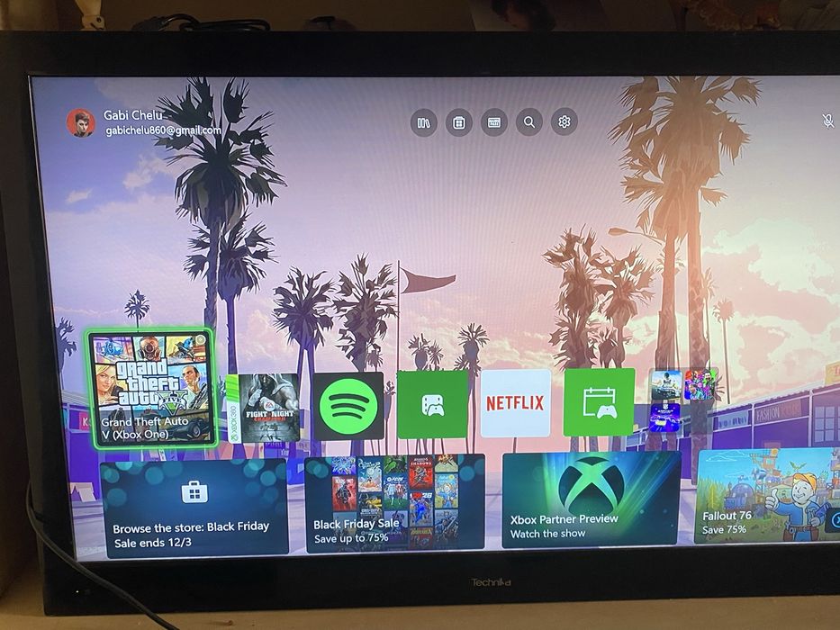 Vănd xbox one s impecabil foarte putin folosit