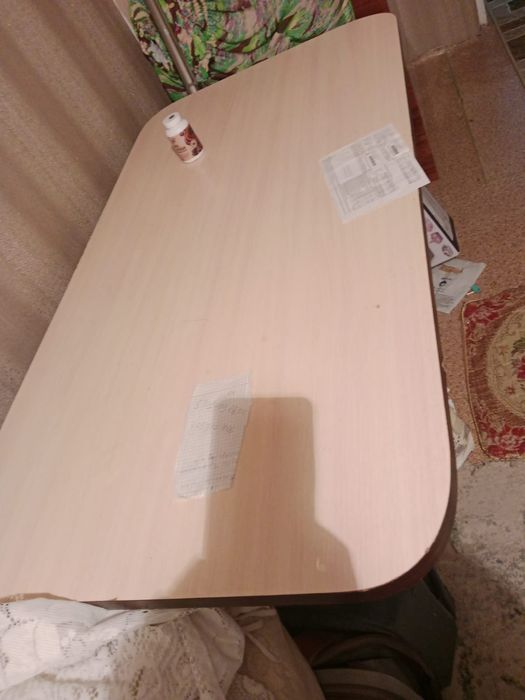 Стол.   1,5×0,7м.