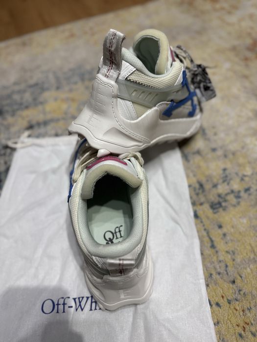 Adidasi off white odsy