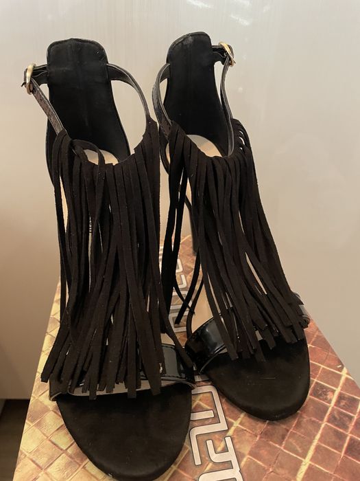 Обувки на ток с ресни