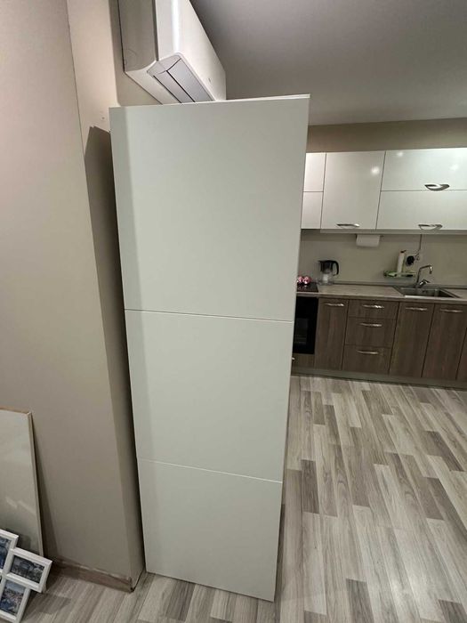 Здрав шкаф с рафтове