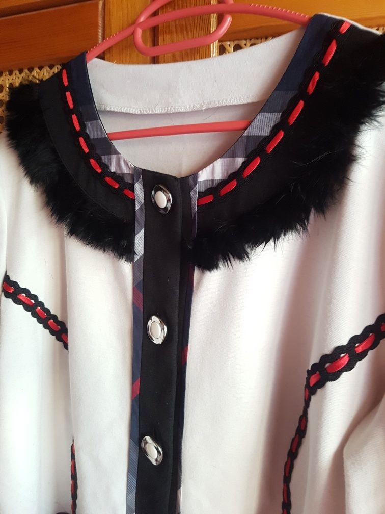 Блуза тип сако с етно елементи с ширити и пухчета. Намаление