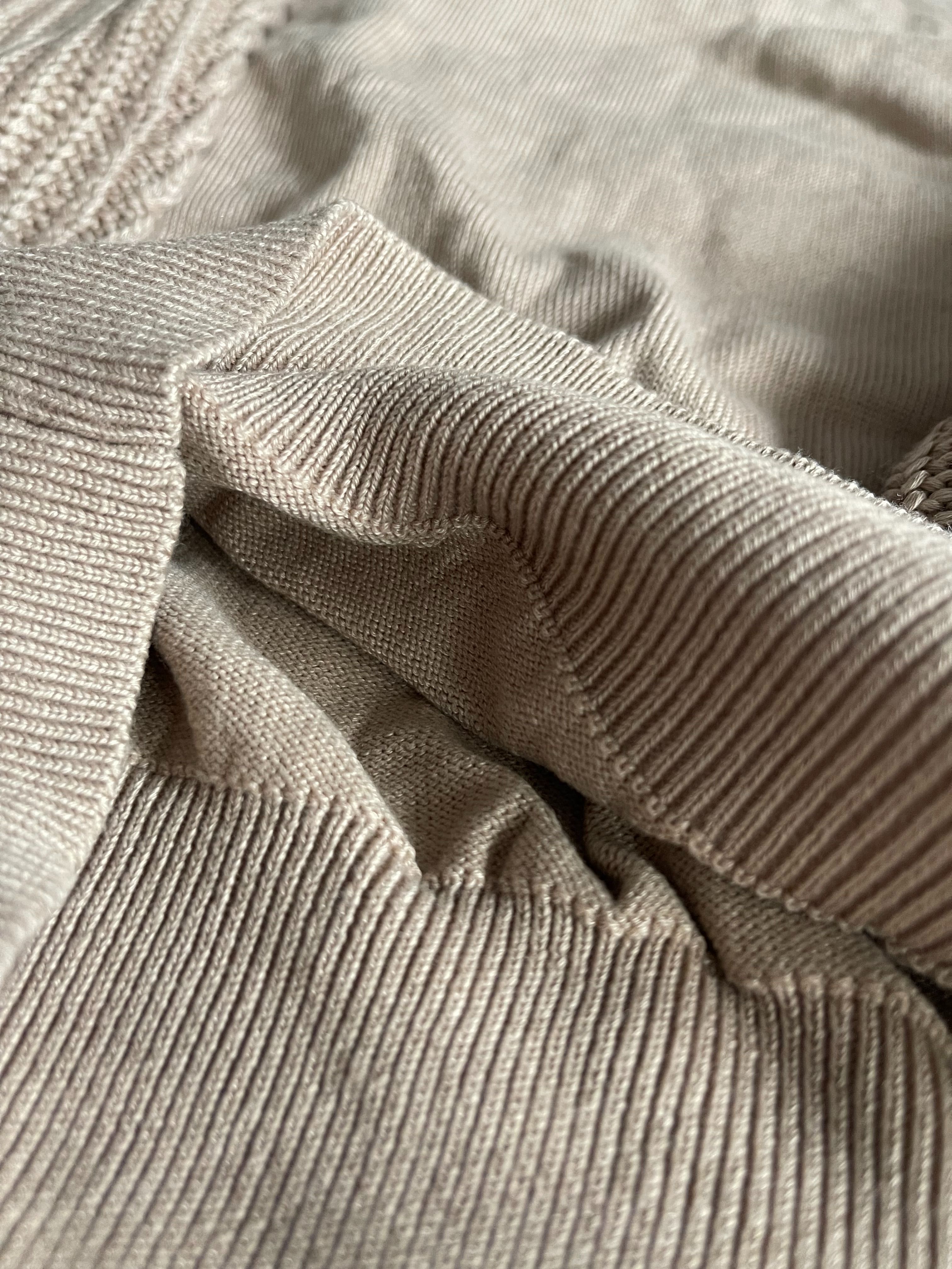 Вязаная кофта (свитер)
