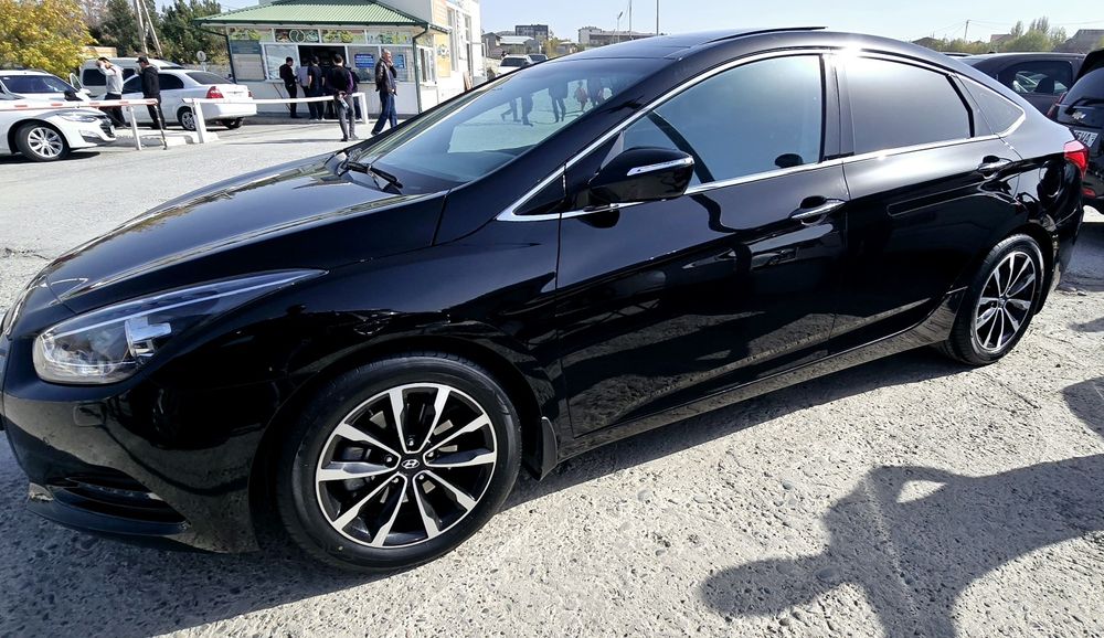 Hyundai i40 2016 years.