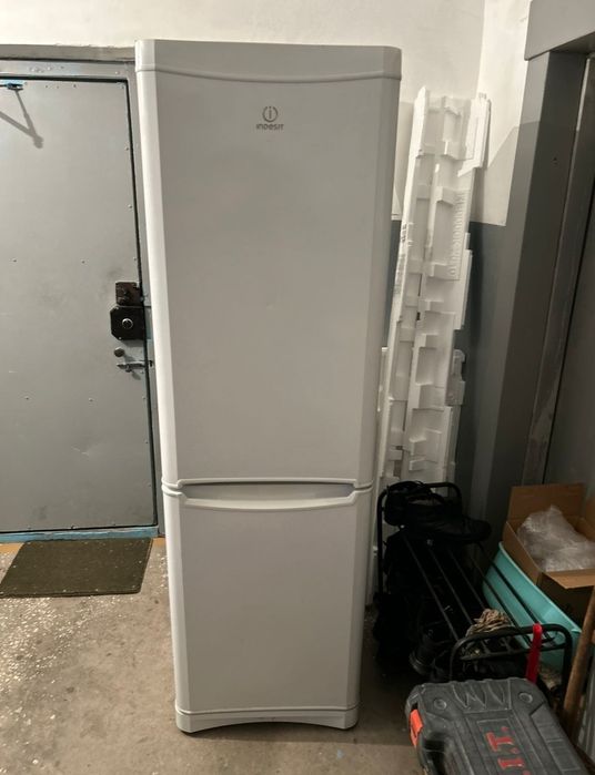 Продаю холодильник