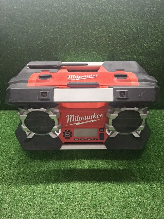 Радио на Milwaukee C12-28 DCR