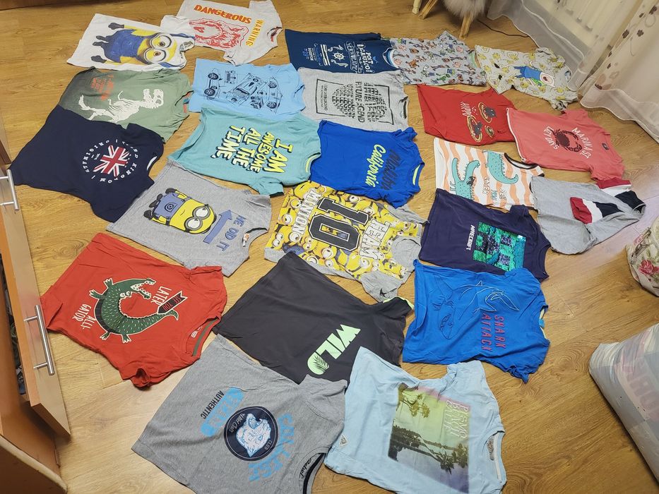 Vand lot haine 128 134 8 ani 33 buc 75lei