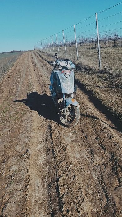 Vând scuter 50cc