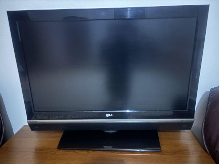 Телевизор без настройки , работает