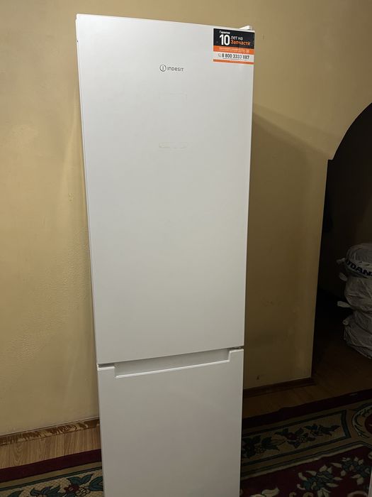Продам холодильник indesit