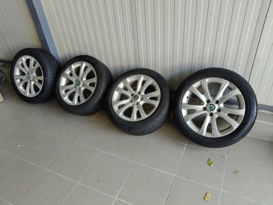 Jenti aliaj R17 cu anvelope  Skoda