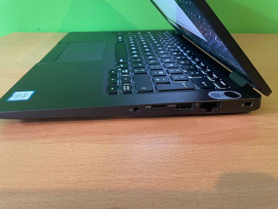 Dell 5300 - 13.3”IPS Touchscreen, 16GB RAM, i5-8265u, 512GB NVMe SSD