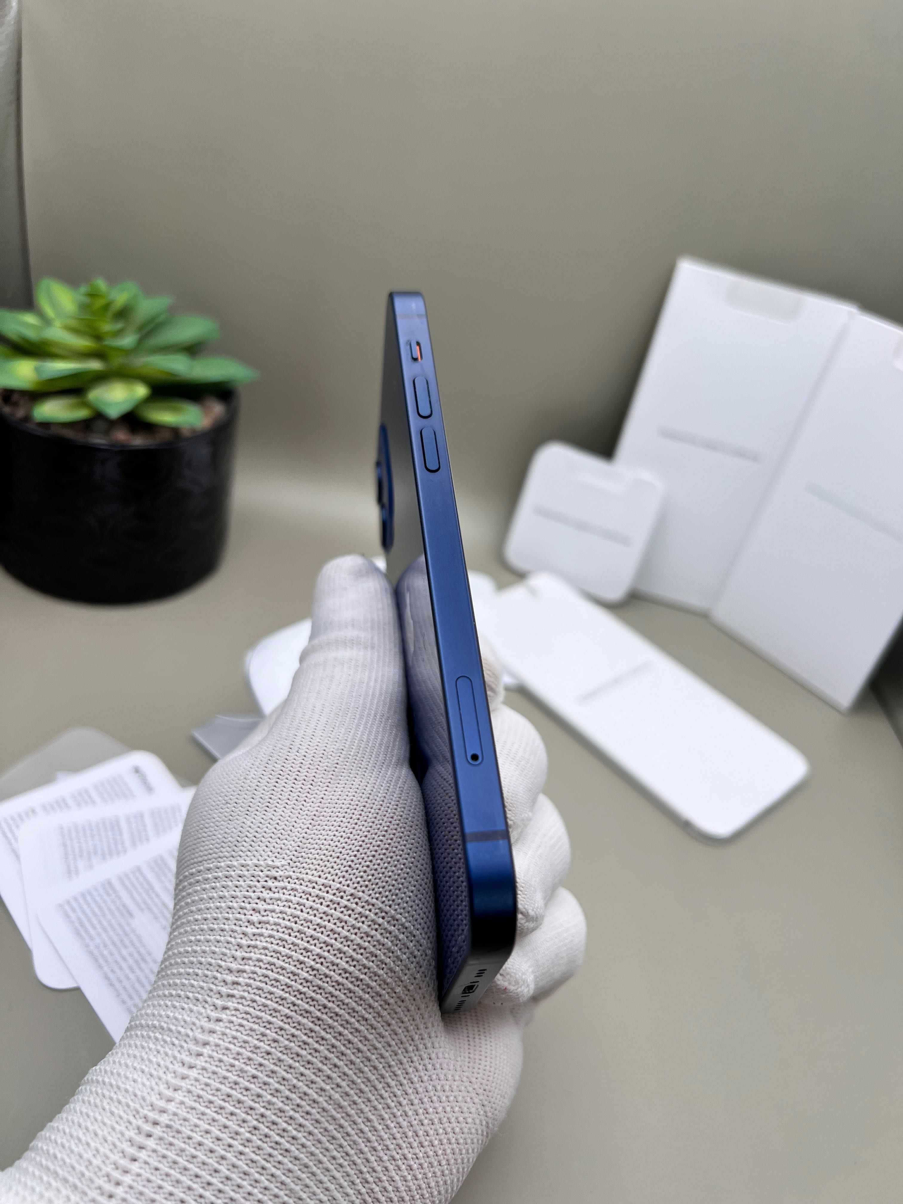 iPhone 12 / 12 Pro, iCloud locked, ЗА/НА ЧАСТИ, 95% батерия, КАТО НОВ!