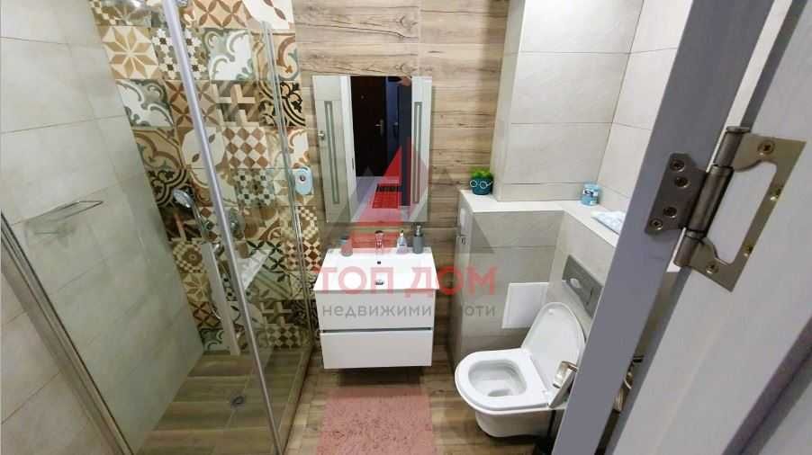 КРАТКОСРОЧНО! Тристаен! Обзаведен! Център! Четвърти етаж! Код 74561