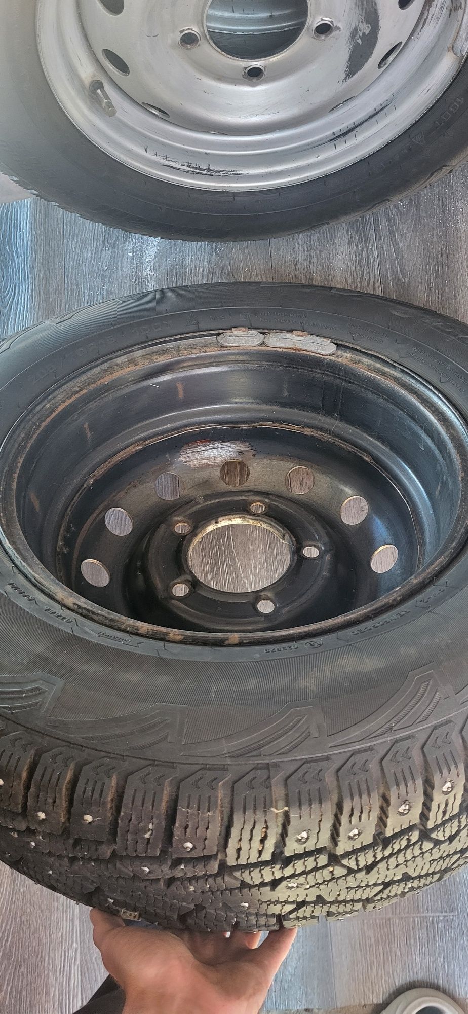 СРОЧНО Продам зимние шины с дисками 205/70 R15
