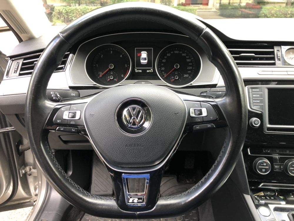 Emblema VW R-line volan rosu