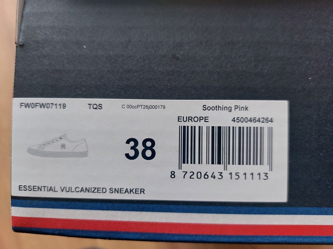 Нови кецове Tommy Hilfiger 38 номер