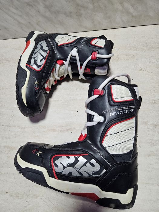 Boots 133 buti placa snowboard 5150   mărimea 35,5  ( 22  cm) .