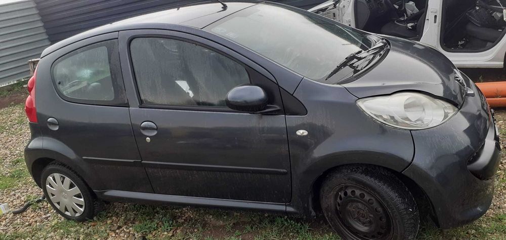 Dezmembrez Peugeot 107 benzina