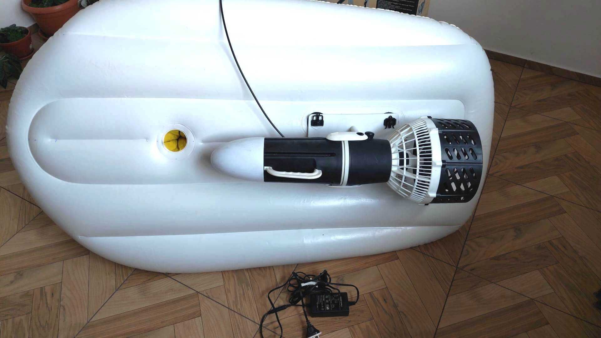 Scuter acvatic gonflabil cu motor electric