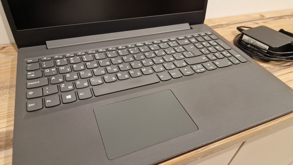 Lenovo v155-15API в перфектно състояние
