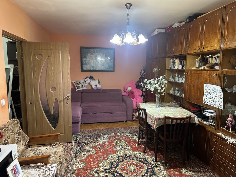 Vand urgent apartament cu 2 camere decomandat B-dul Republicii