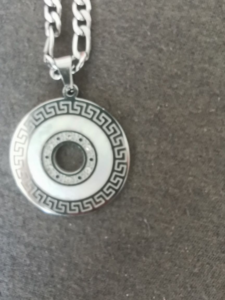 Сребърен ланец с медальон от медицинска стомана