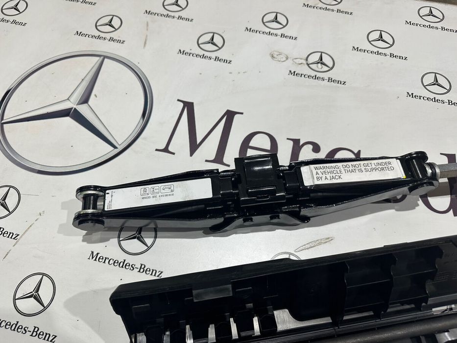 Оригинален крик+ключ за гуми Мерцедес