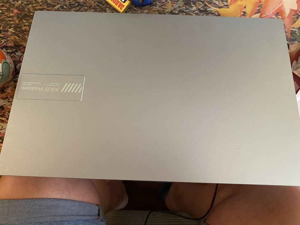 Продавам НОВ лаптоп Asus Vivobook Go 15