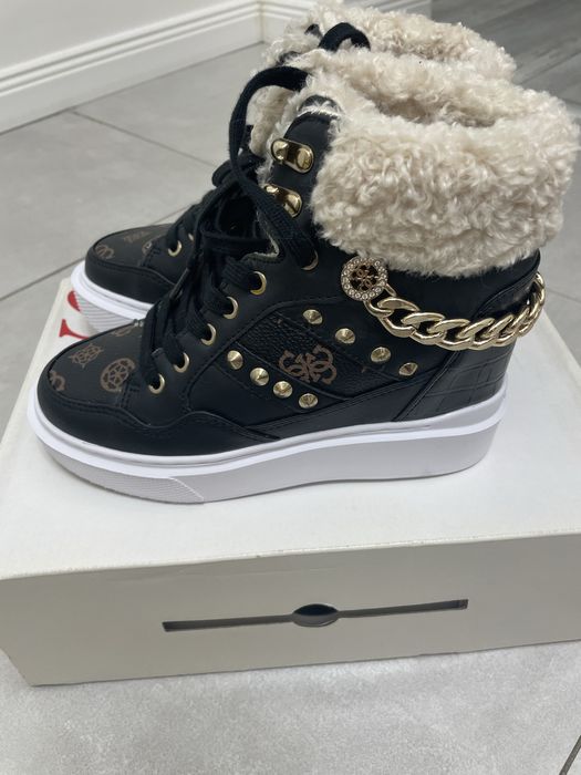 Bocanci guess de iarna