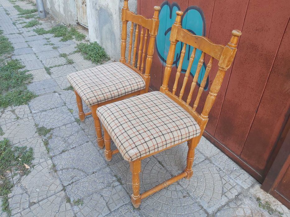 Два масивни стола добро състояние