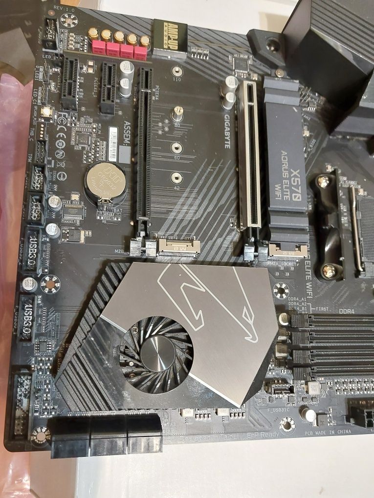 AMD Ryzen 5 5600X + Gigabyte X570 Aorus Elite Wi-Fi