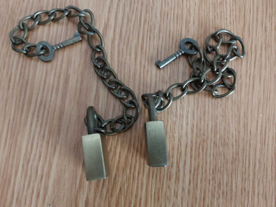 Vechi  Doua lacate mici