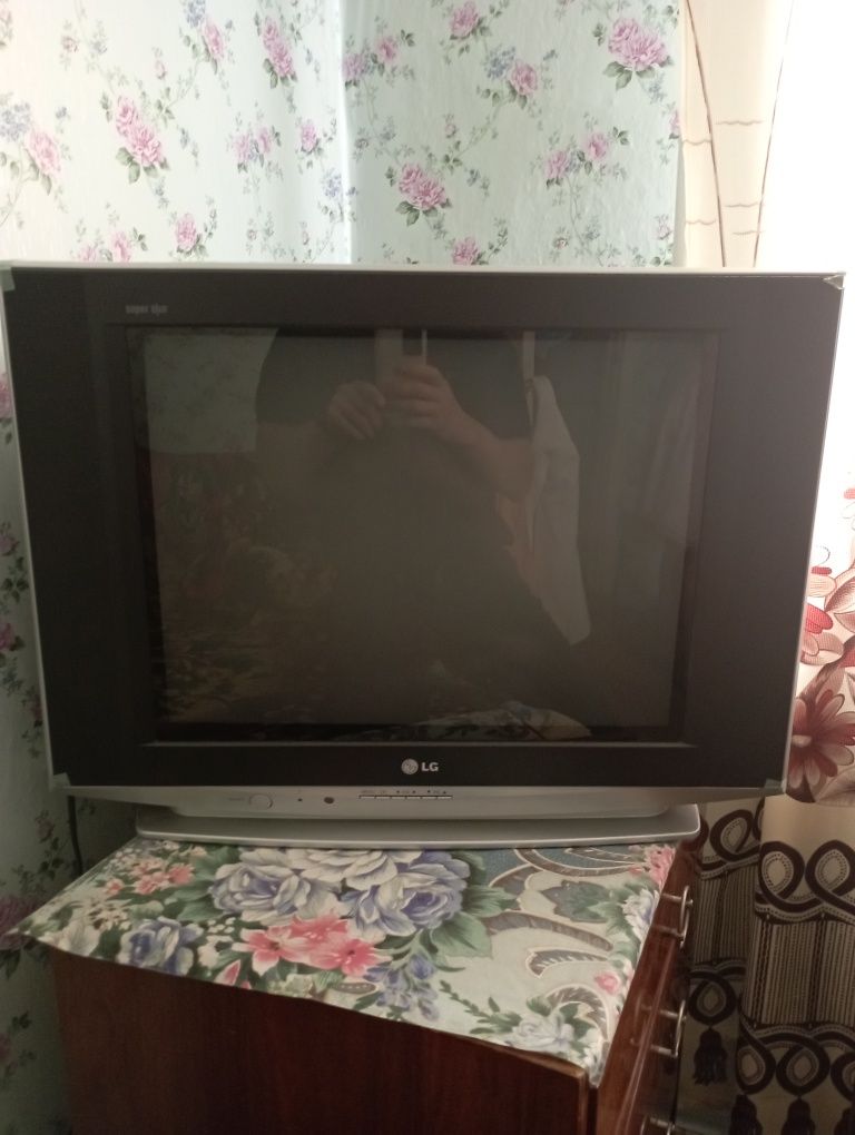 Продам телевизор 7000