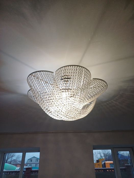 Продам люстру недорого