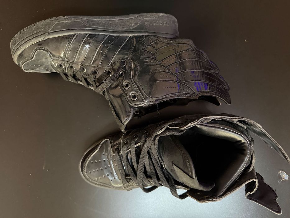 Adidas wings black
