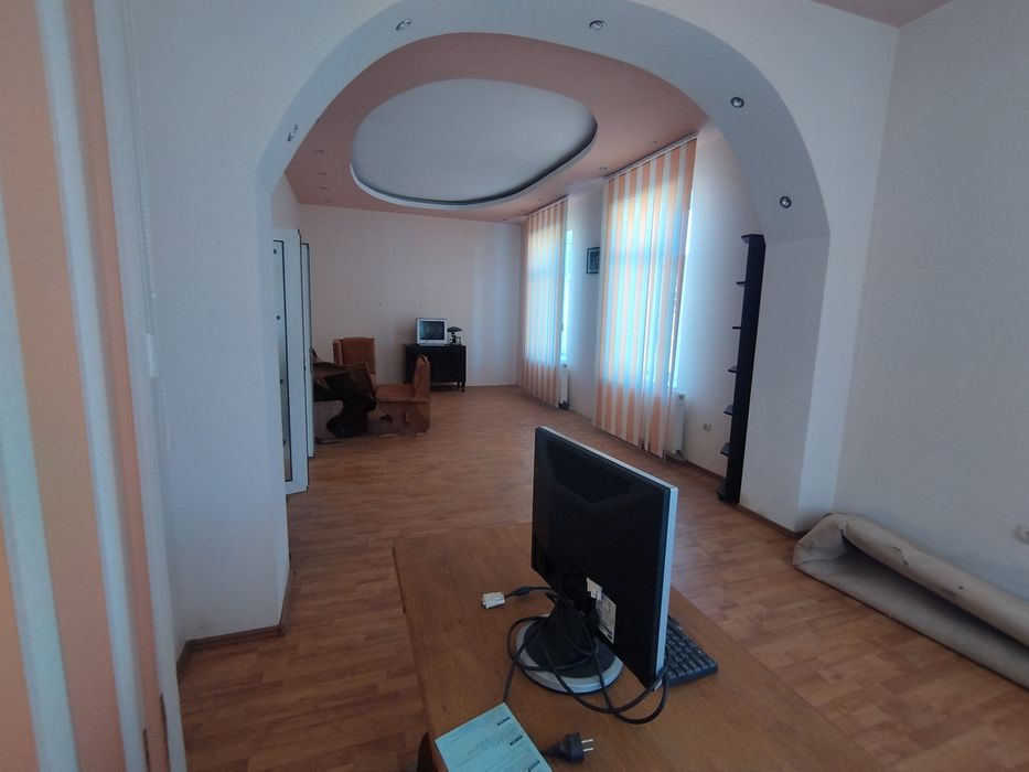 Casă 5 camere + living, teren 1.556 m² – Beleți-Negrești, jud. Argeș