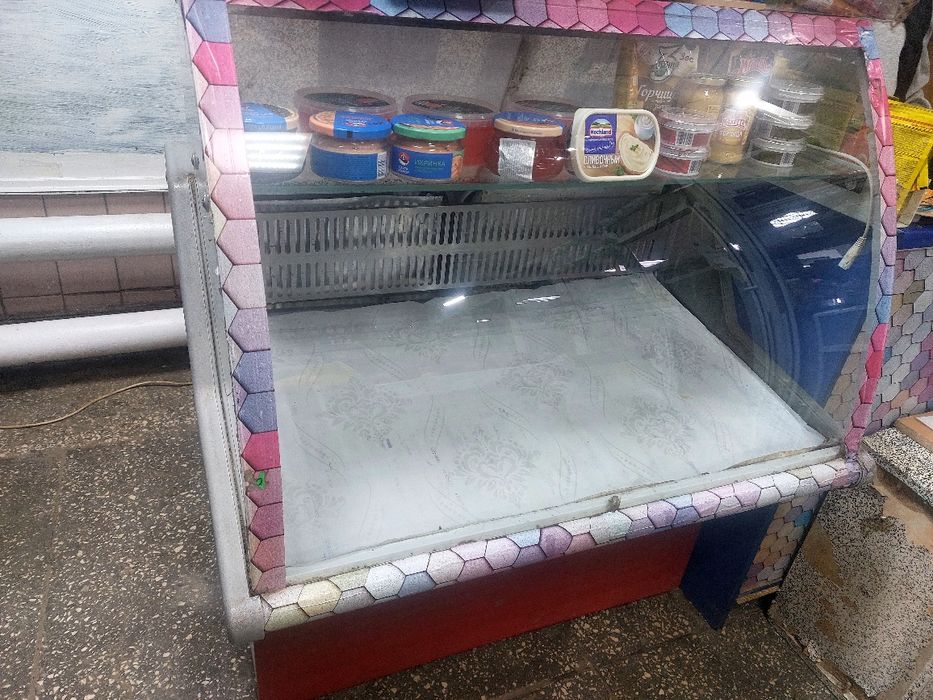 Витринний холодильник