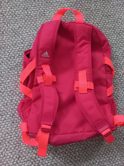 Ghiozdan Adidas culoare deosebita