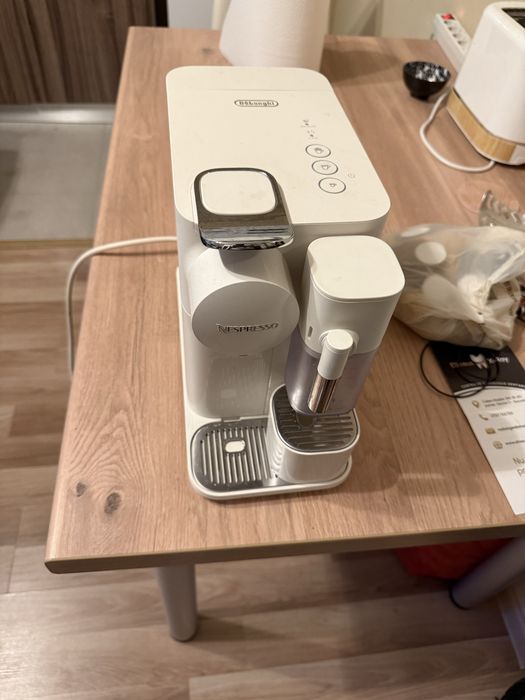 Espressor capsule NESPRESSO Lattissima One