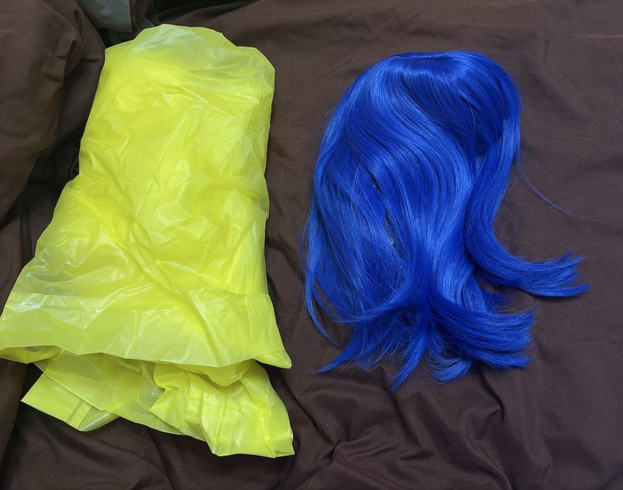 Парик синий в стиле королины в стране кошмаров+ дождевик желтый