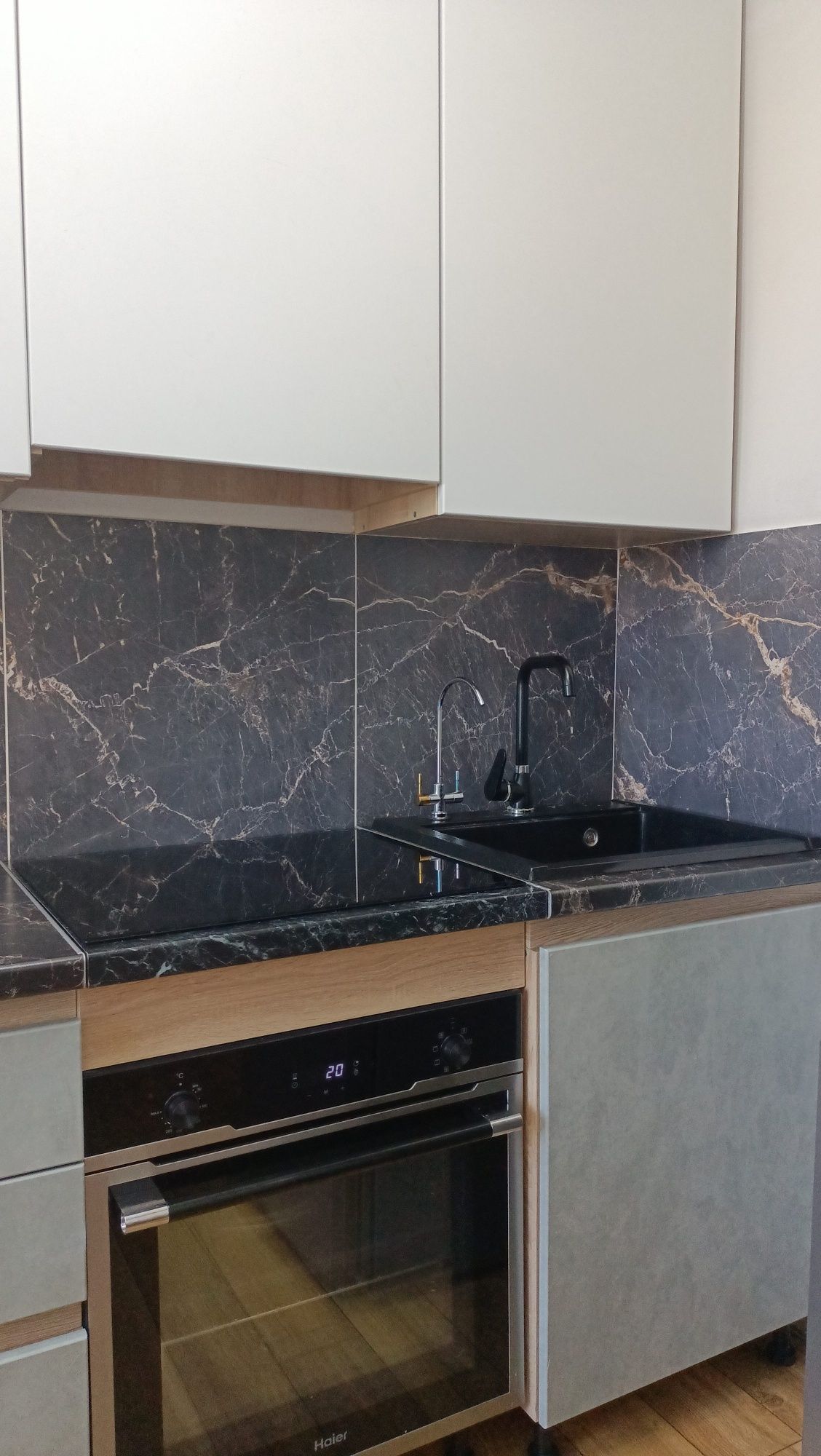 3 микр. 22 дом .Продам 3 комнатную квартиру