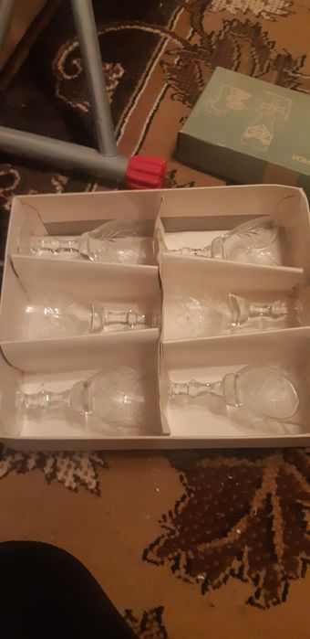 Pahare vechi din sticlă