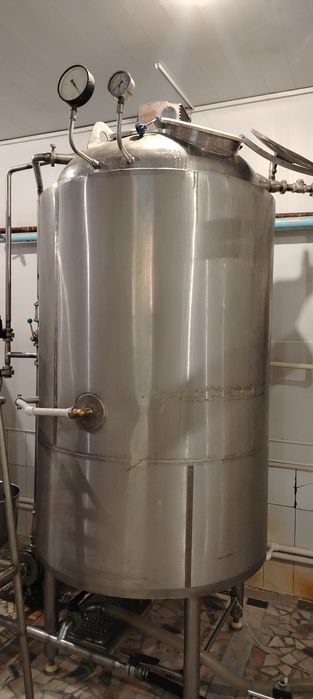 Продам ёмкость, реактор 2м. куб