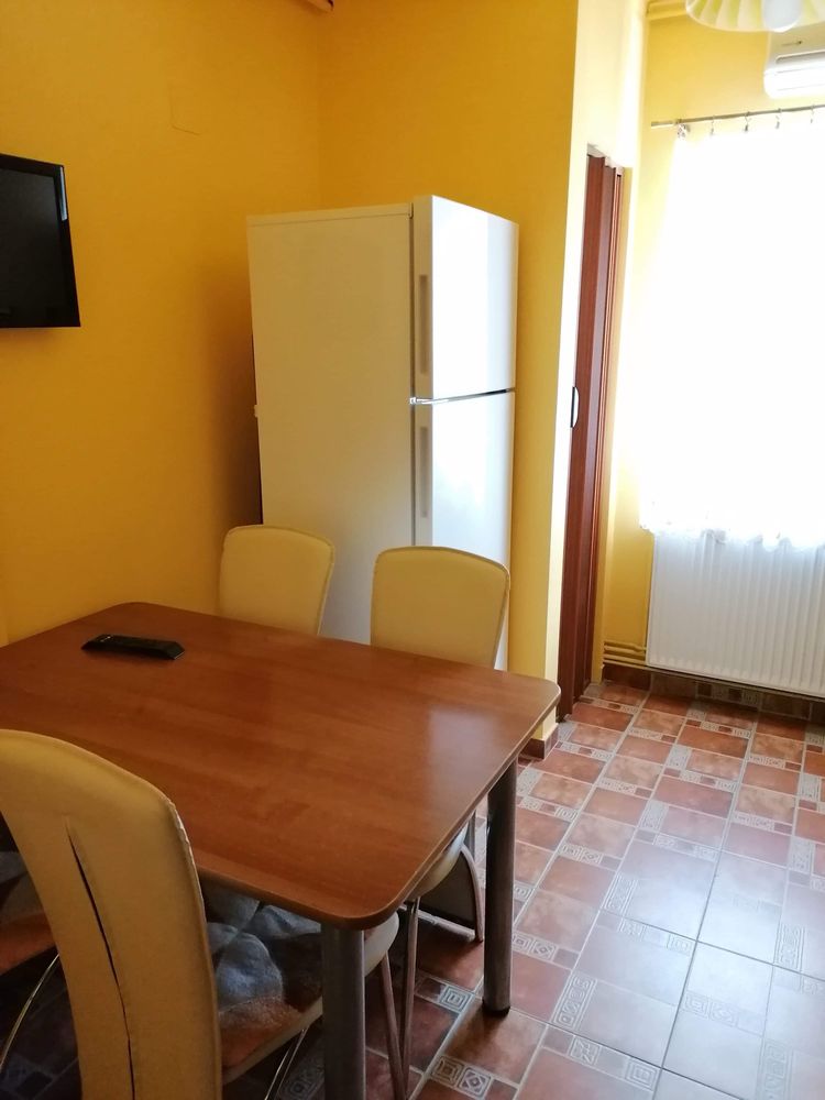 Inchiriez apartament cu 2 camere, Zona Garii