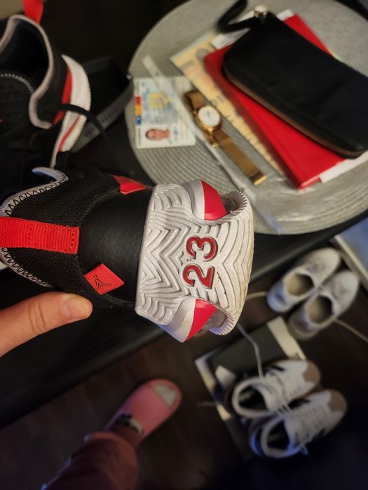 Adidasi ghetuta NiKe  jordan ff usori aproape noi