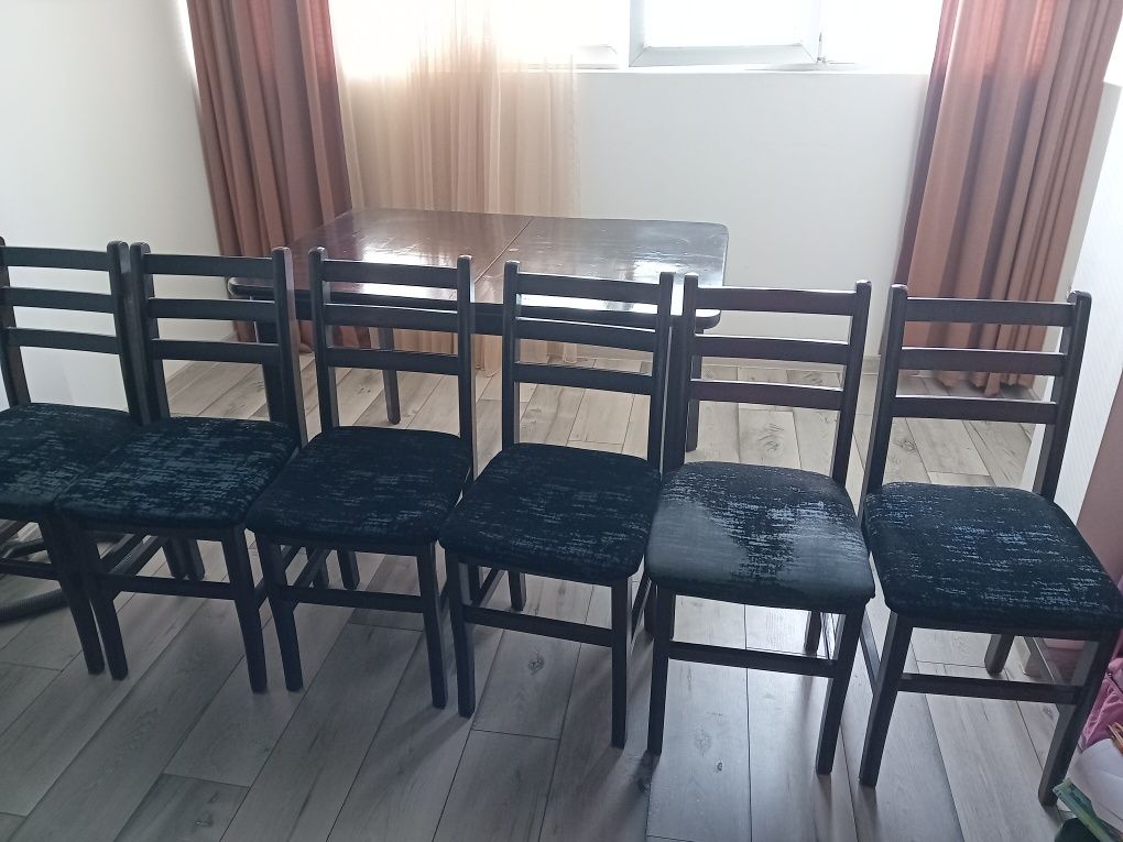 Комплект маса и столове