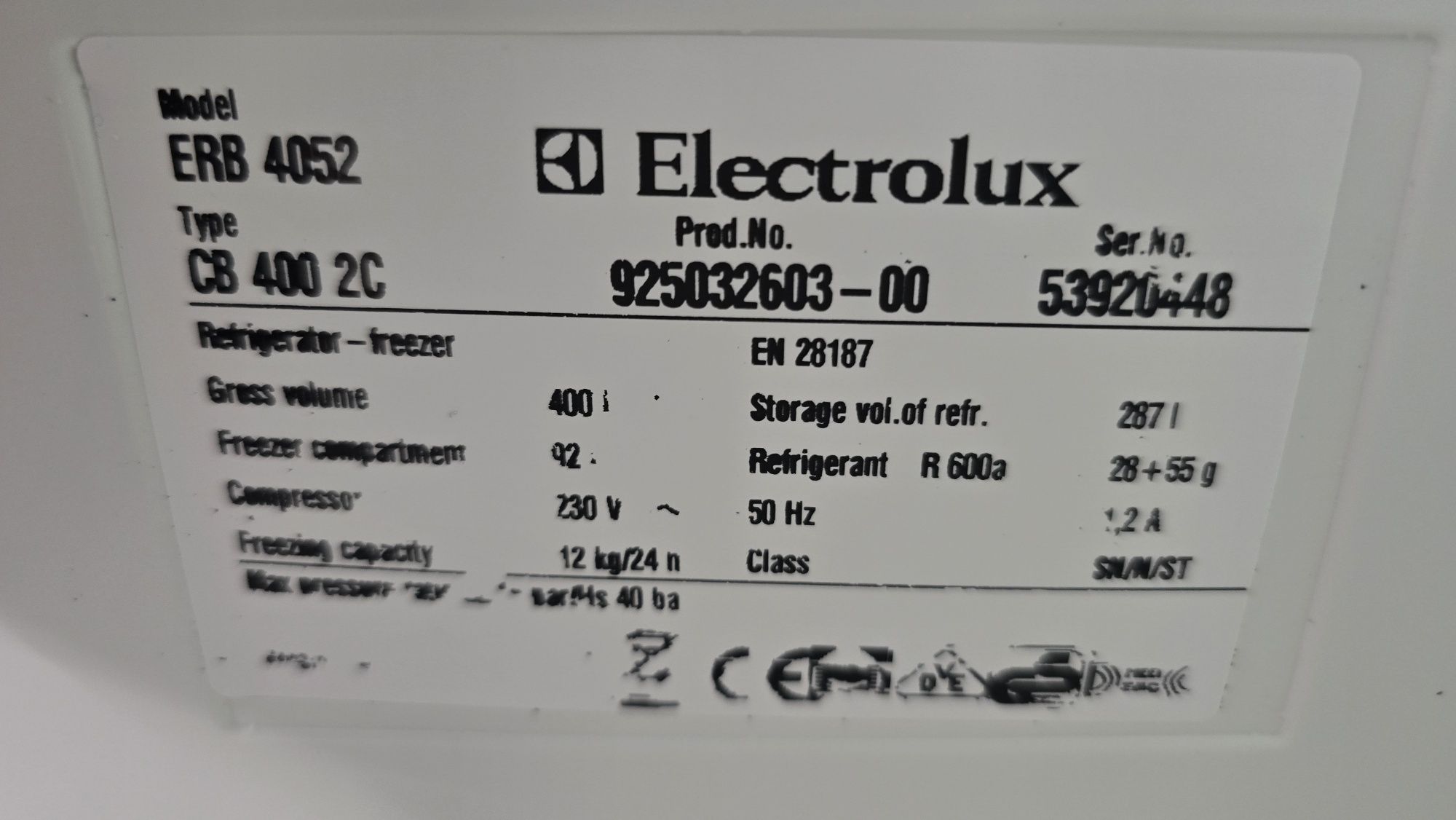 Хладилник с фризер ELECTROLUX