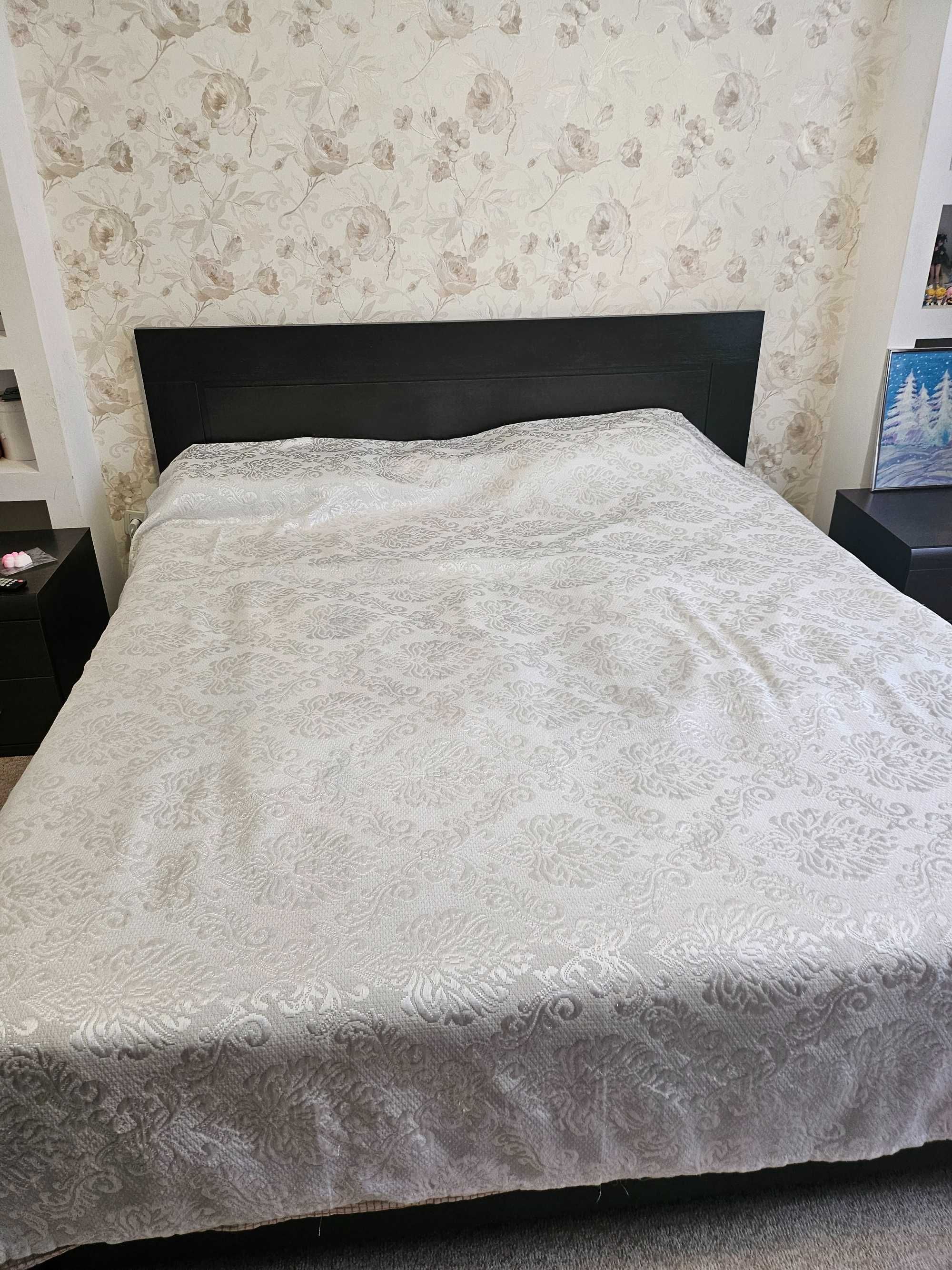 Двуспальная кровать