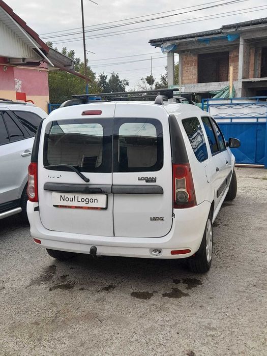 Vând Logan MCV 2007
